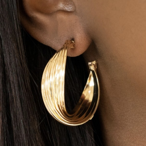 💎 Curves In All The Right Places - Gold